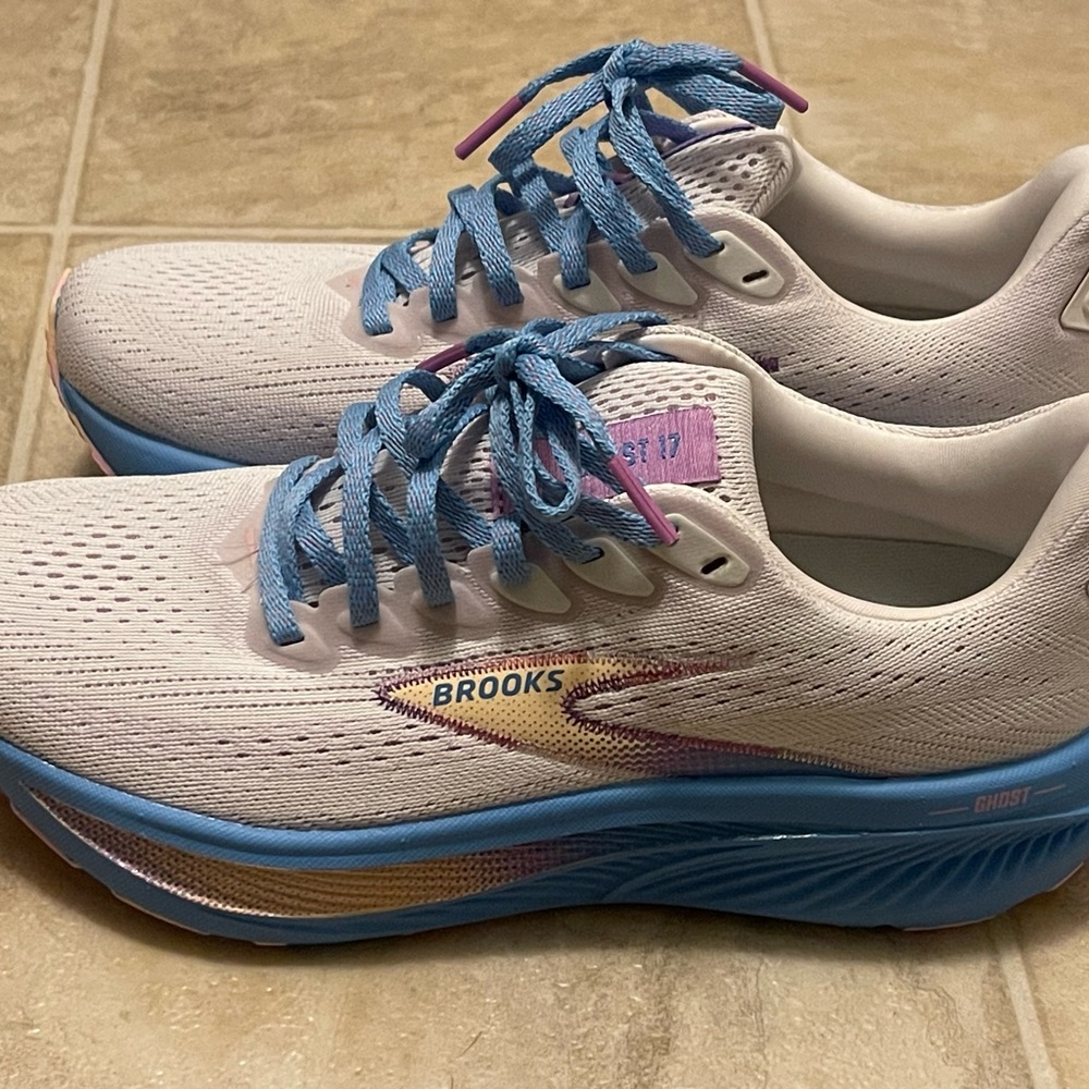 Brooks Ghost 17 NWOT